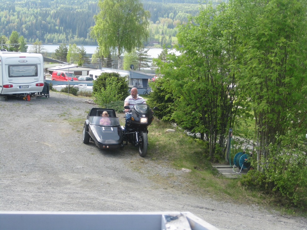 Her er en liten del av v�r gode utsikt. Camilla blir med pappa p� en rundreise p� campingplassen.